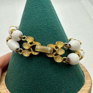 Beautiful vintage signed Crown Trifari bracelet